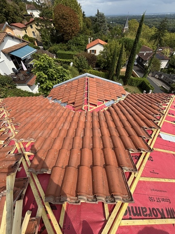 Réfection de couverture à Rillieux-la-Pape – L’expertise de MIKE VANHORICK